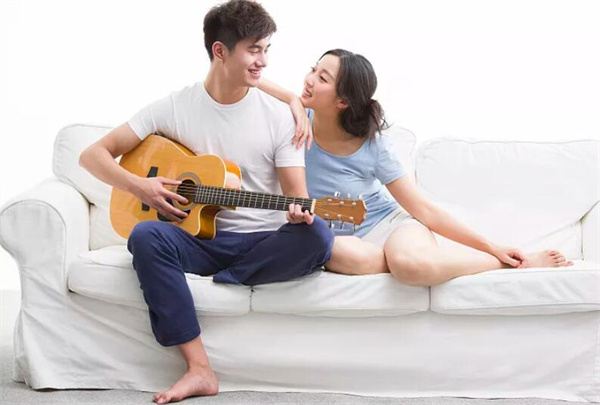 面對自戀的男人要怎么應對？